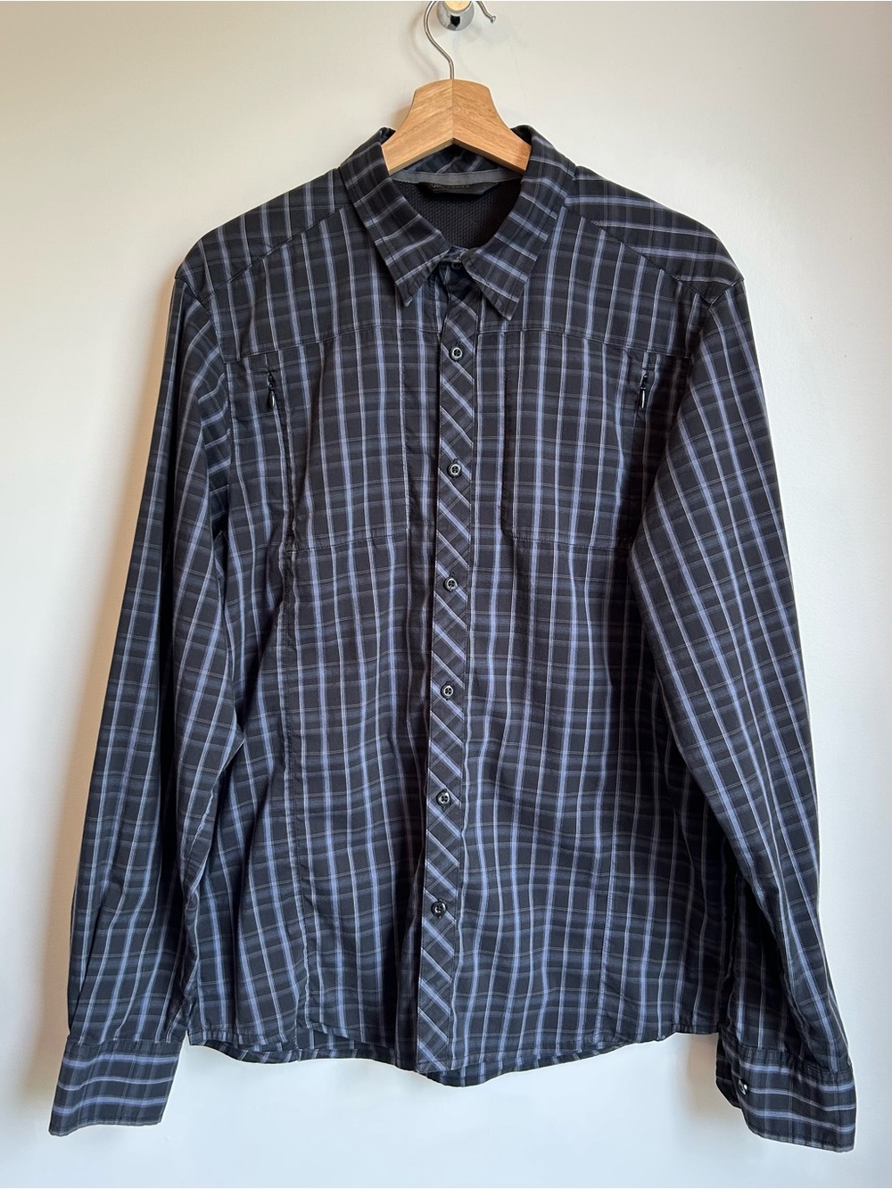 Arc'teryx Plaid Technical Hiking Shirt Hidden Zip Pockets Logo Grey Blue Men's M
